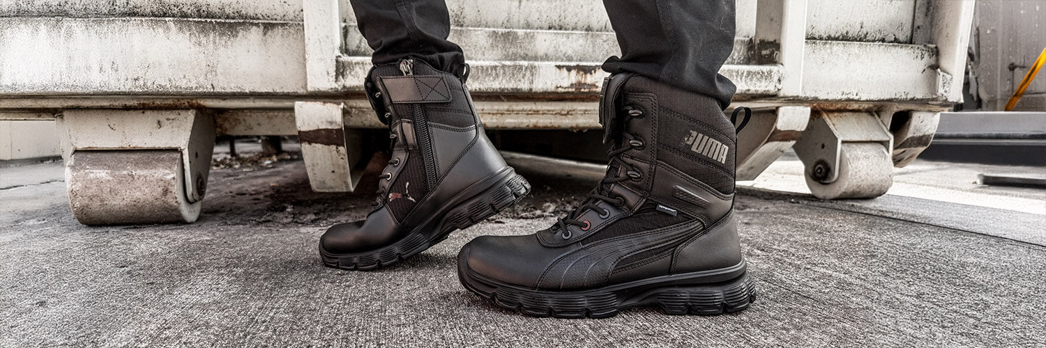 Schwarzer Berufsschuh O6 KOMMANDO RB LR8 ZIP von PUMA SAFETY® mit hohem Schaft, Schnürung und seitlichem Reißverschluss.